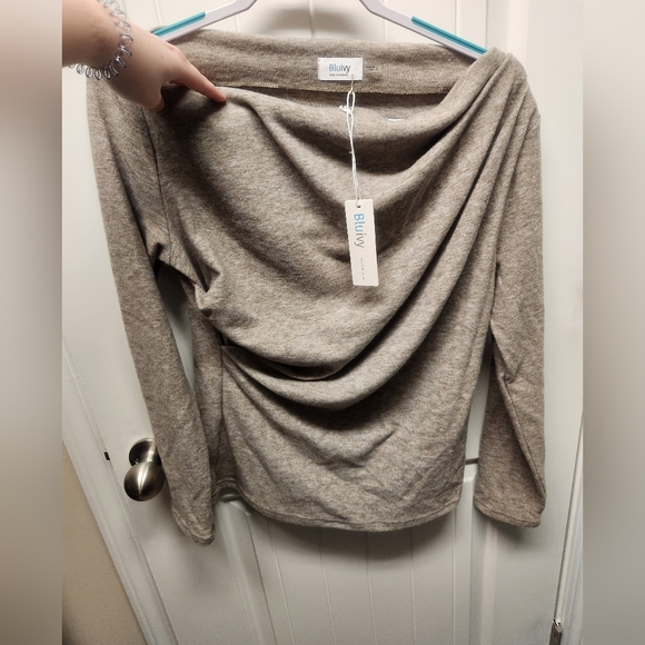 NWT Large Blu Ivy boutique creamy grey-beige off shoulder sweater - Picture 5 of 14